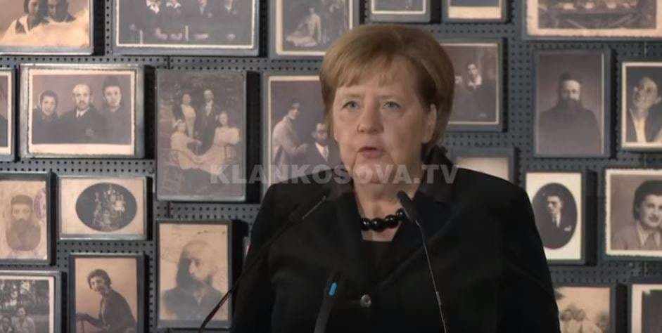 Merkel viziton Auschwitzin (VIDEO)