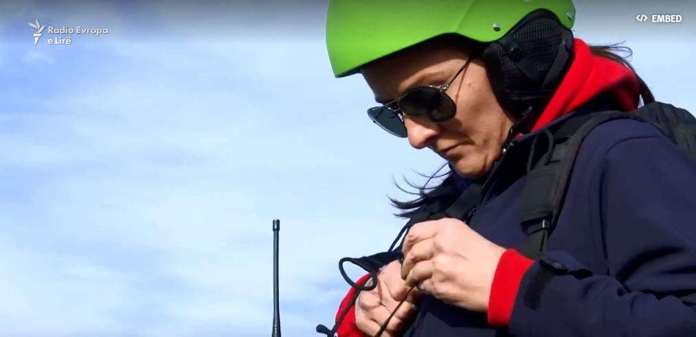 Pasioni për fluturim me paragllajd (VIDEO)