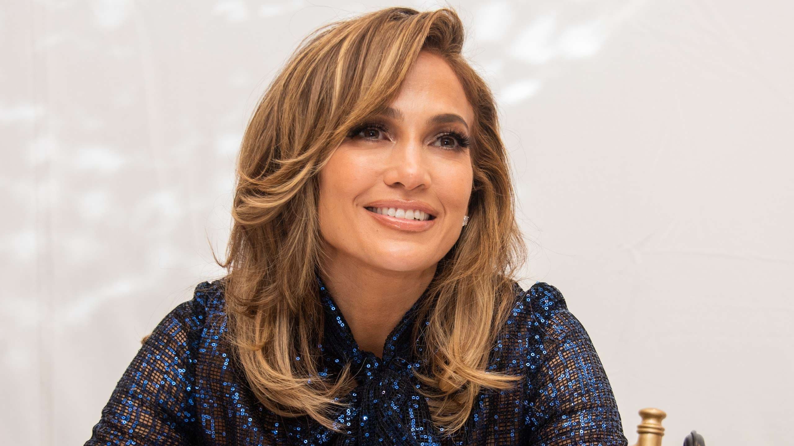 Jennifer Lopez zbulon sekretin e fytyrës së saj rrezatuese