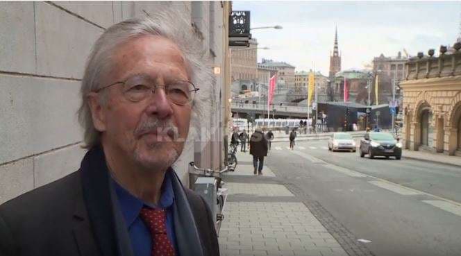 Handkes i dorëzohet çmimi Nobel (VIDEO)
