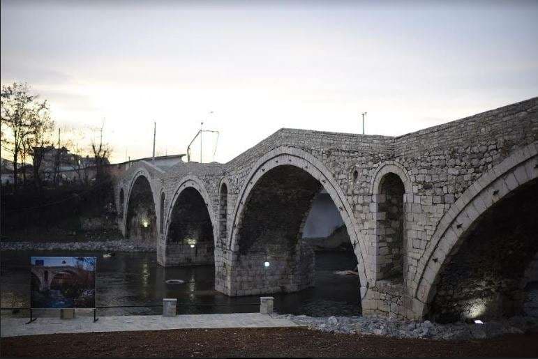 Përurohet ura e restauruar e Tabakëve në Gjakovë (FOTO)