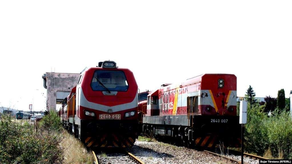 Aksidenti me tren në Klinë, dyshohet se shoferi i veturës nuk e respektoi shenjen e ndalesës