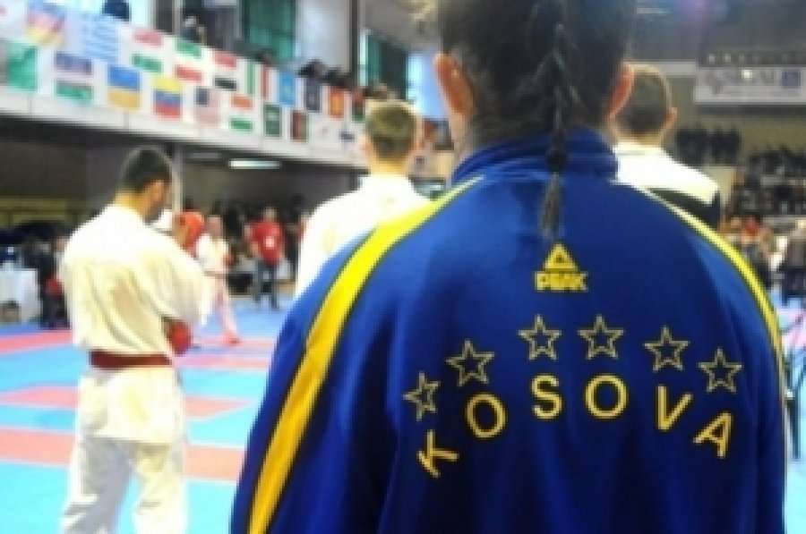 Tre karateistë kosovarë akuzojnë federatën: Na lanë pa biletë kthimi në Spanjë
