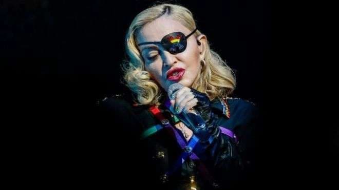 Madonna anulon koncertin e parë të turneut botëror, u kërkon falje fansave