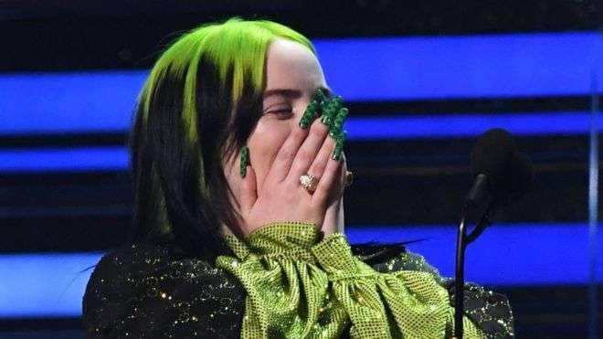 Billie Eilish shkruan historinë, fiton katër çmimet kryesore në Grammy (VIDEO)
