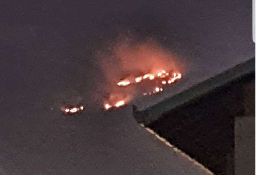 Përfshihet nga flakët një pjesë e pyllit të Pejës