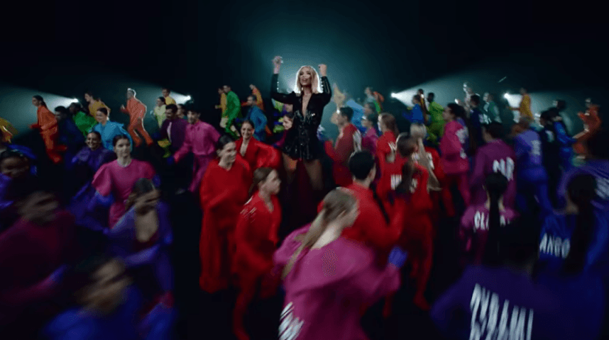 Dua Lipa sjell ''Physical'' (VIDEO)