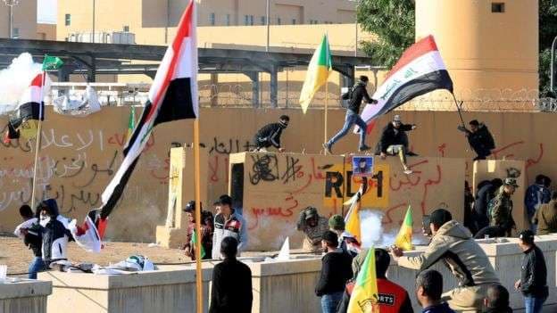 Protestuesit tërhiqen nga Ambasada e SHBA-së në Irak