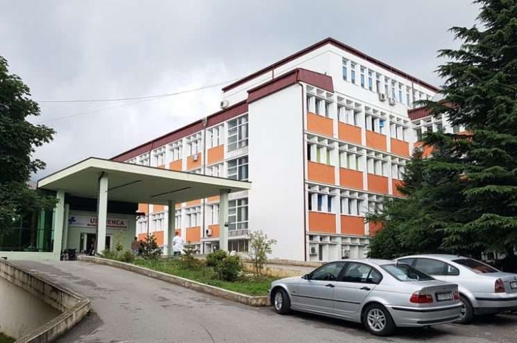 Në Spitalin e Përgjithshëm në Pejë 2 pacientë në respirator, 34 në Oksigjeno-terapi