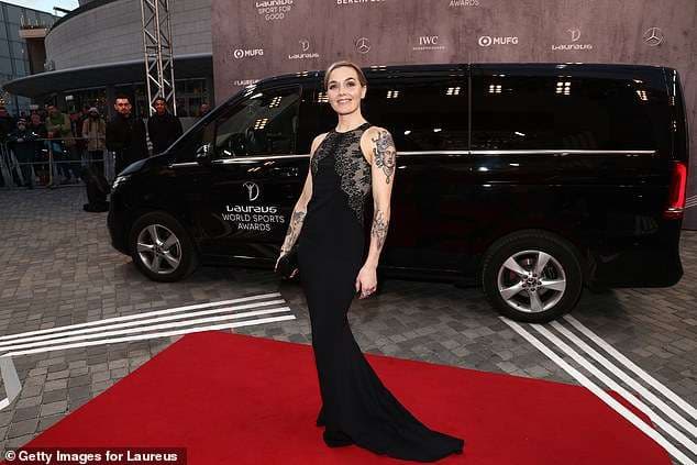 Victoria Pendleton mahnitëse në fustan të zi
