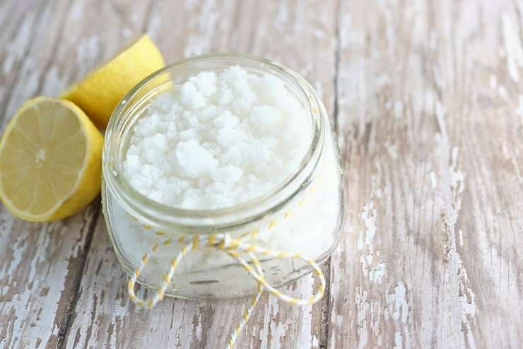 Limon dhe sheqer - kombinimi më i mirë për pastrimin e lëkurës