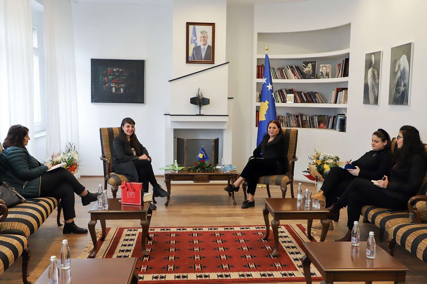 Ministrja Dumoshi ofron bashkëpunim institucional për Bienalen “Minifesta”