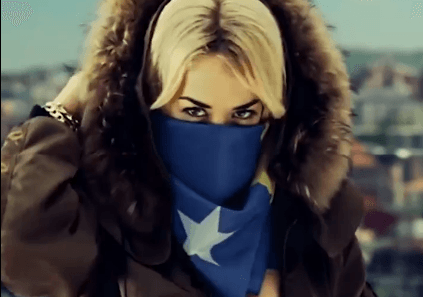 Rita Ora me ''Shine Ya Light'' uron për 12 vjetorin e Pavarësisë së Kosovës (VIDEO)