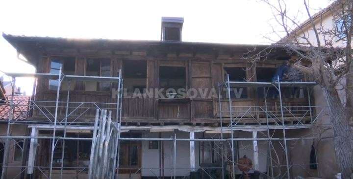 Prizren, restaurohet shtëpia e ndërtuar në shek. XIX (VIDEO)