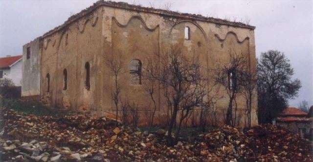 Restaurohet xhamia e vjetër e fshatit Shkozë të Malishevës (FOTO)