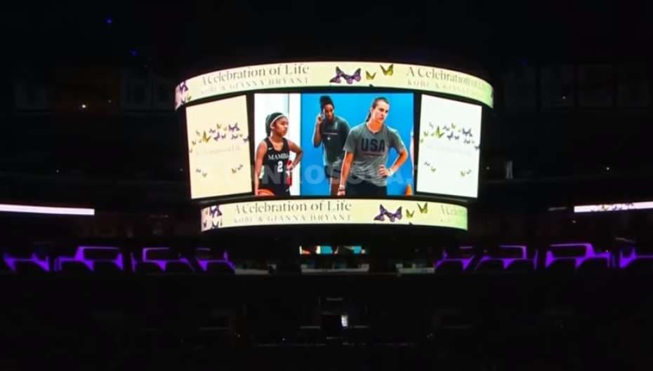 Familjarë dhe miq vajtojnë për Kobe Bryant (VIDEO)