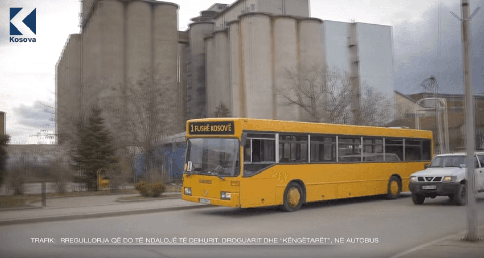 Rregullorja që ndalon të dehurit, droguarit dhe "këngëtarët" në Trafikun Urban (VIDEO)