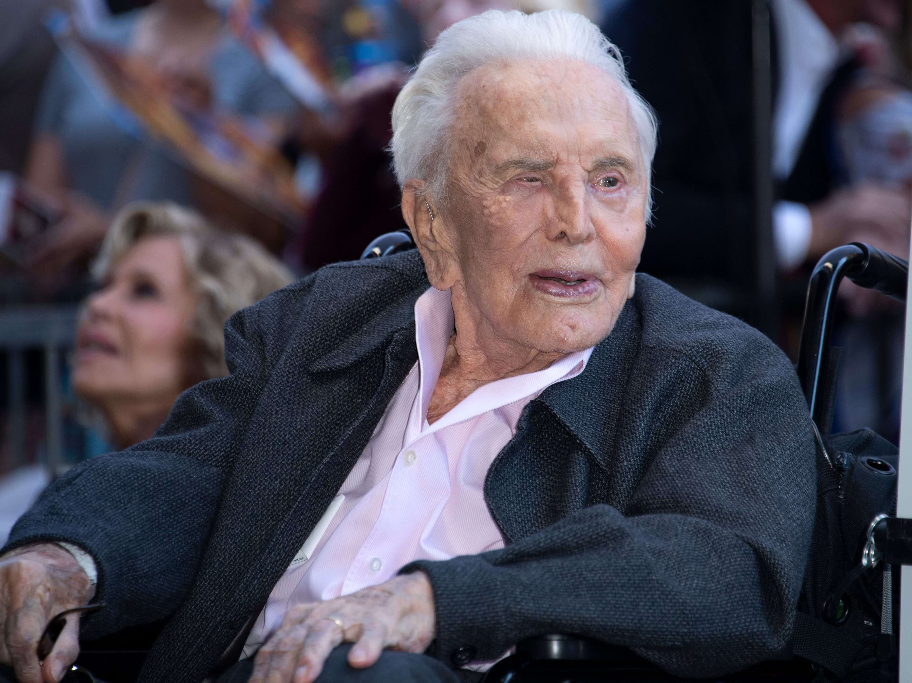 Ndërron jetë në moshën 103 vjeçare legjenda e Hollywood, Kirk Douglas