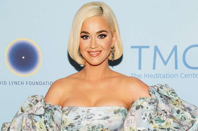 Katy Perry shfaqet si zakonisht me stil të veçantë (FOTO)