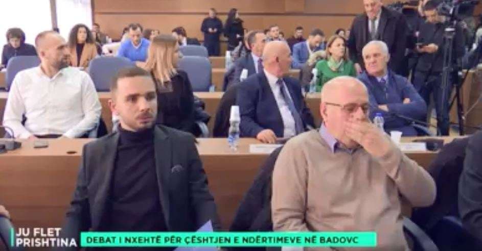 Debat i nxehtë për çështjen e ndërtimeve në Badovc (VIDEO)