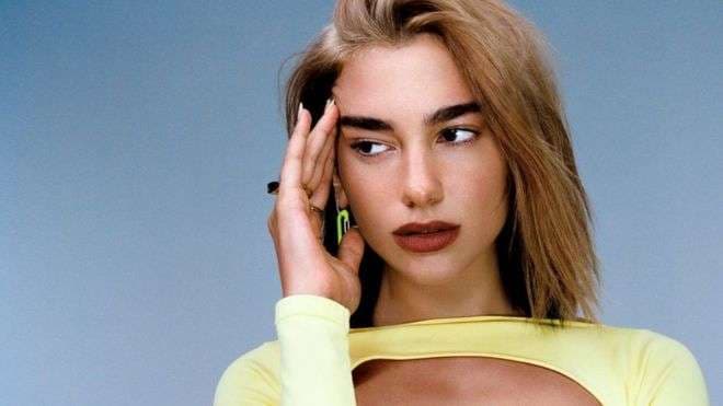 Dua pranon kritika fantastike për albumin e ri (VIDEO)