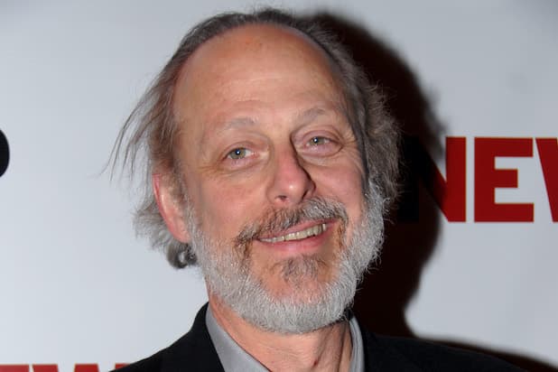 Vdes nga koronavirusi aktori Mark Blum