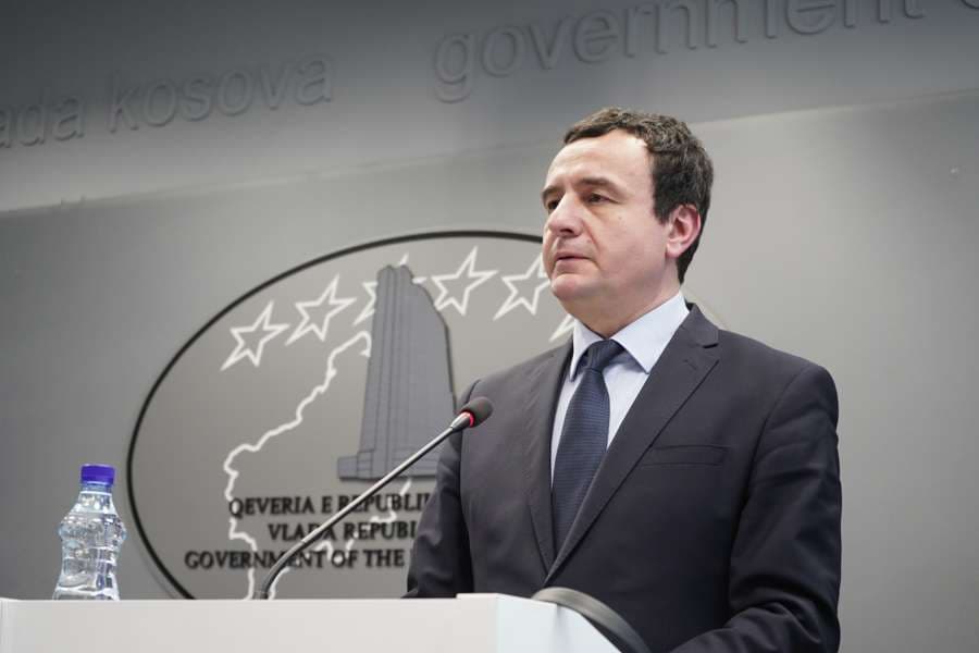 Zyrtari i Ministrisë së Integrimit Evropian që pati kontakt me Kurtin del negativ me Covid-19