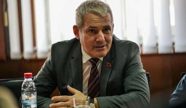 Sveçla: Të gjithë ata që hyjnë në Kosovë përmes pikave kufitare do të dërgohen në karantinë
