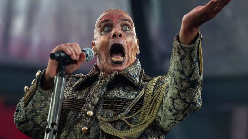 Frontmani i Rammstein me koronavirus, në gjendje kritike (VIDEO)