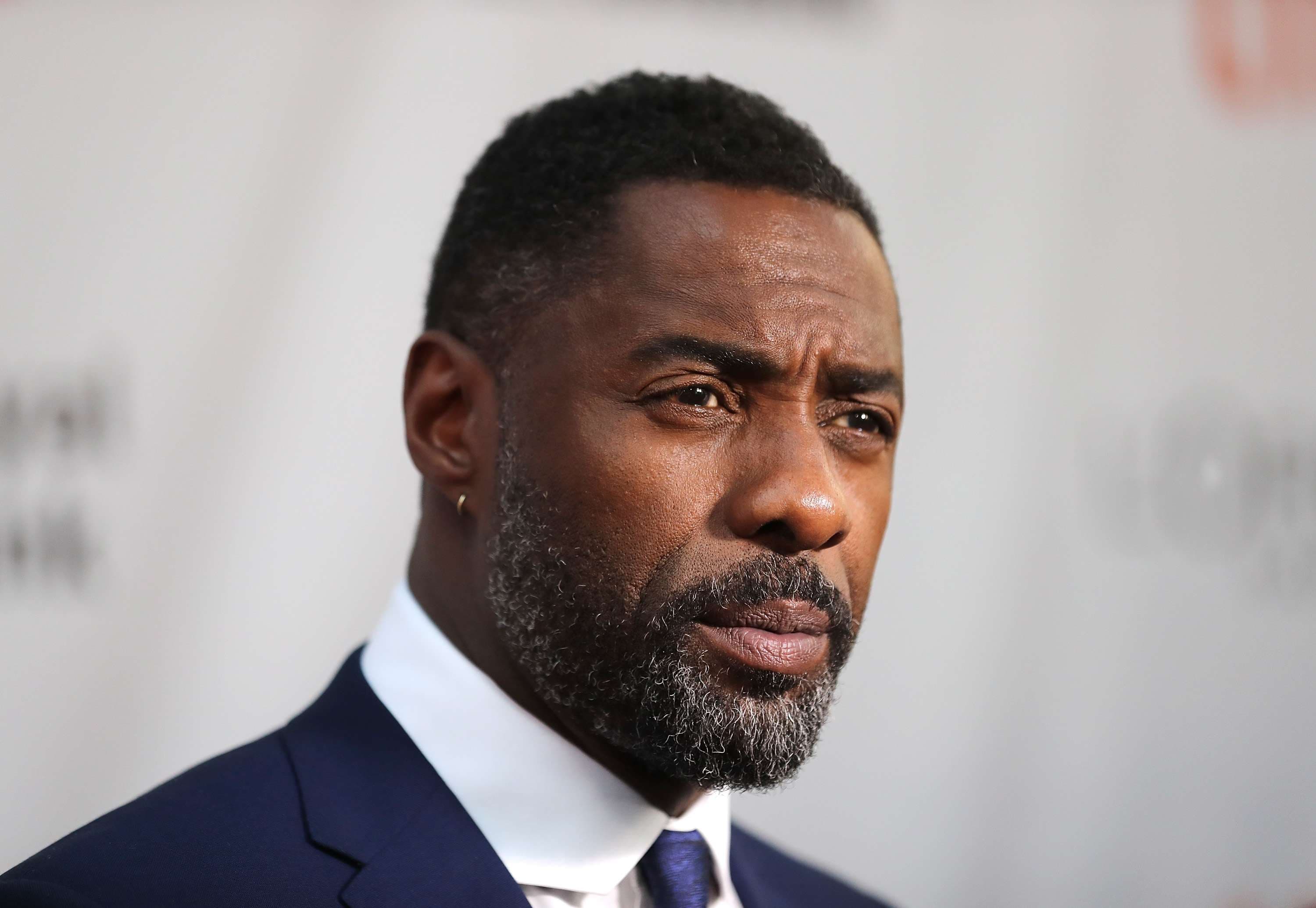 Idris Elba u neverit nga kahja raciste që mori diskutimi për rolin e Bondit