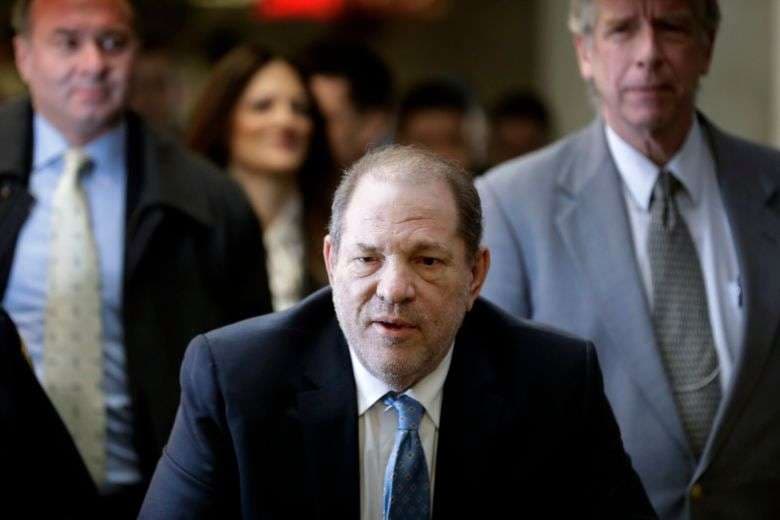 Weinstein del pozitiv në burg