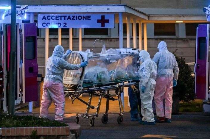 Numri i vdekjeve nga koronavirusi tejkalon 13 mijëshin