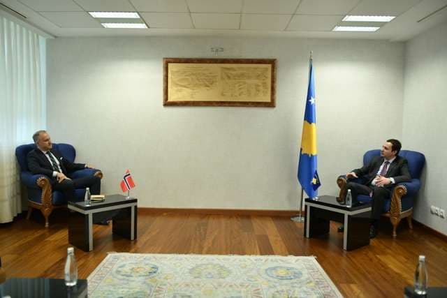 Kurti e njofton ambasadorin norvegjez për masat në parandalimin e përhapjes së koronavirusit