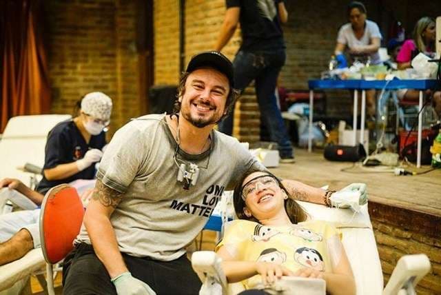 Dentisti brazilian iu rikthen falas buzëqeshjen të varfërve
