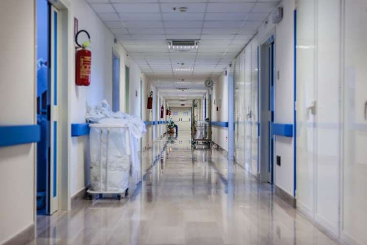 Vdes një 12 vjeçare nga koronavirusi në Belgjikë