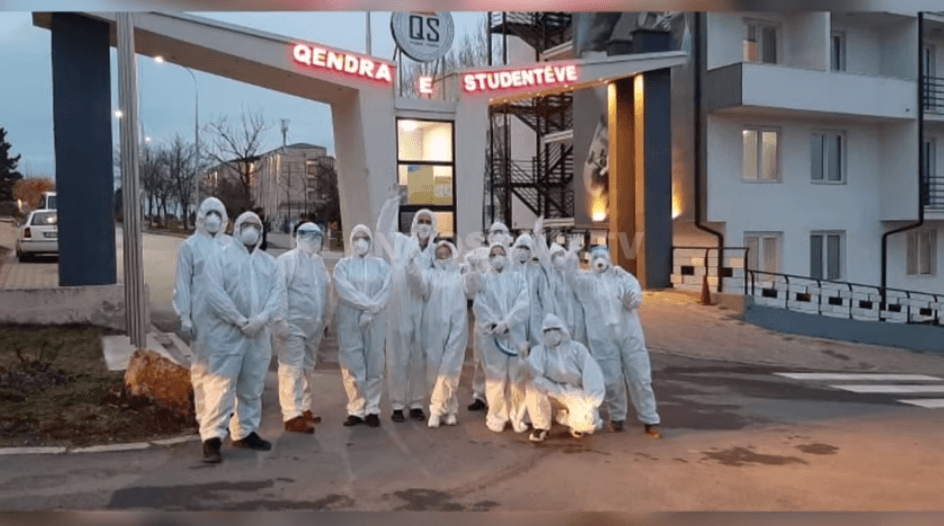 25 persona ndihmojnë vullnetarisht të izoluarit në Qendrën e Studentëve (VIDEO)