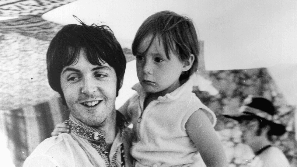Dorëshkrimi i McCartney për këngën "Hey Jude" shtitet 910 mijë dollarë