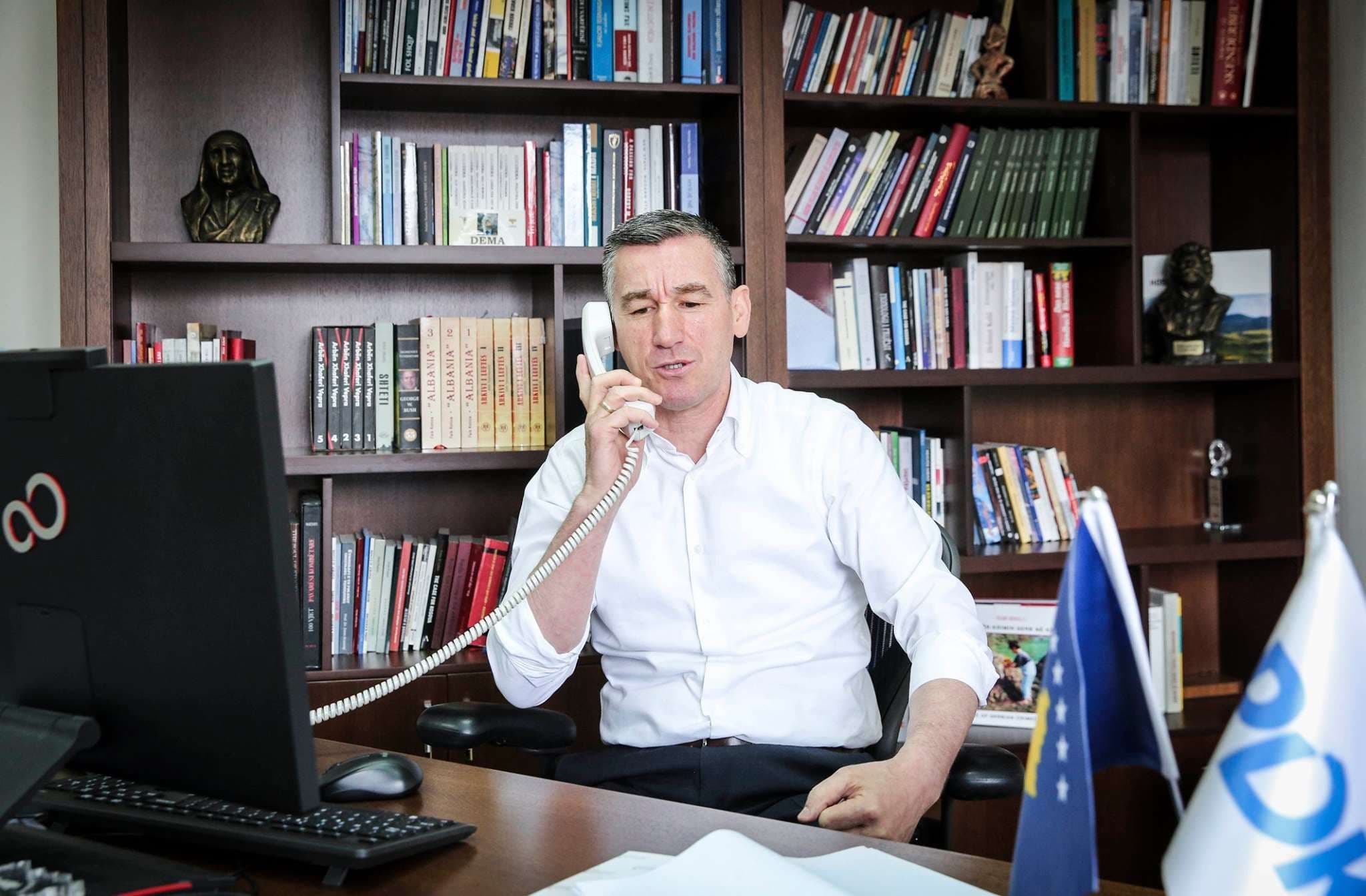 Kadri Veseli zhvillon biseda telefonike me liderë shqiptarë nga vendet fqinje