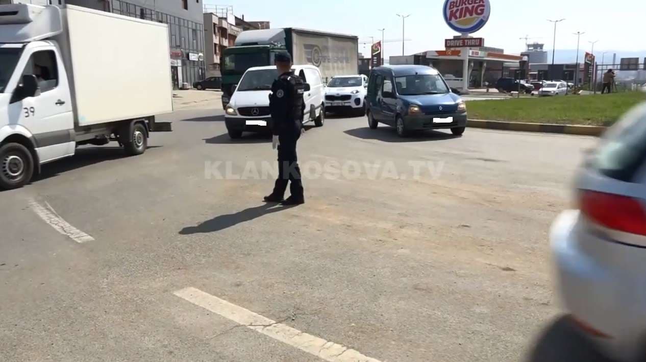 Prishtinë, lejohen vetëm veturat me leje qarkullimi (VIDEO)