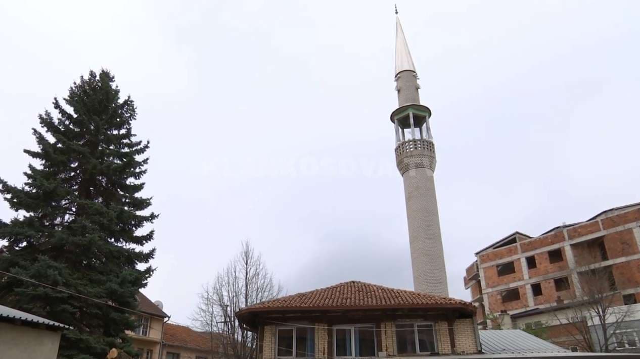 Thirrje nga xhamia për qëndrim në shtëpi (VIDEO)