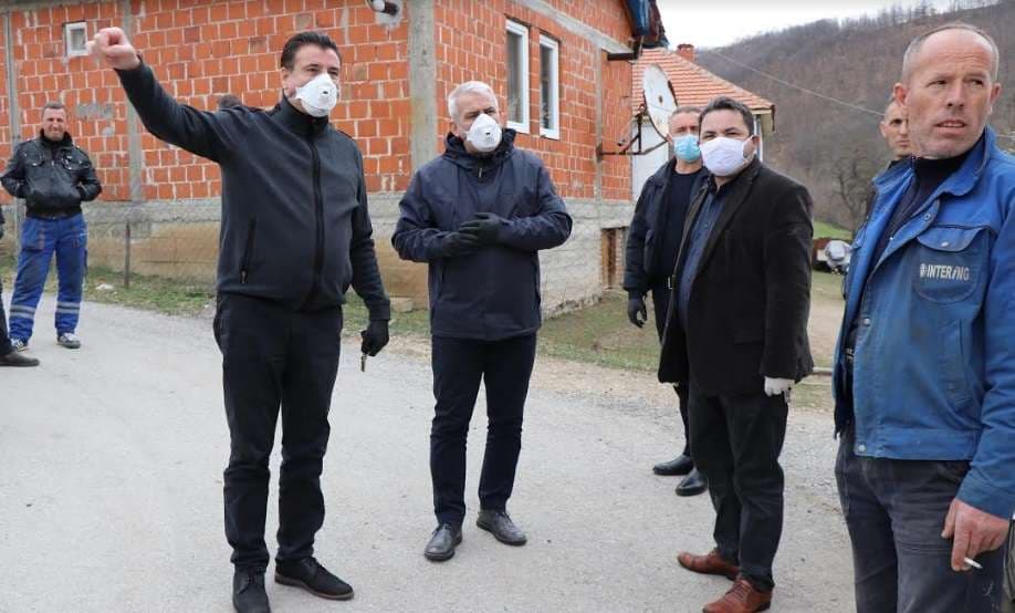 Sveçla viziton disa fshatra të Zveçanit, u premton përkrahje banorëve