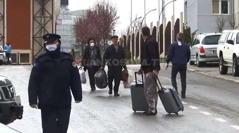 95 persona lirohen nga karantina në Qendrën e Studentëve (VIDEO)