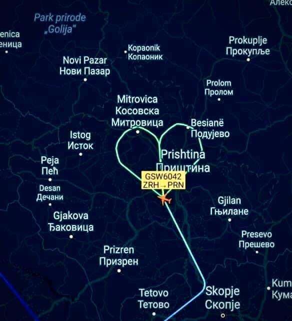 Abdixhiku: Piloti zviceran kërkoi leje për ta bërë një zemër në hapësirën e Kosovës