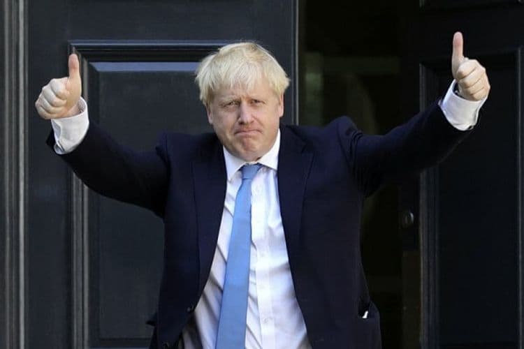 Boris Johnson lirohet nga spitali