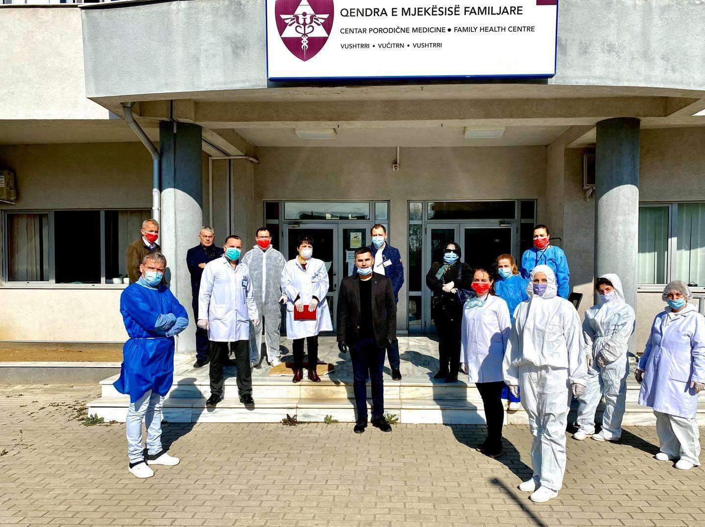 Shërohet pacientja e parë me koronavirus në Vushtrri