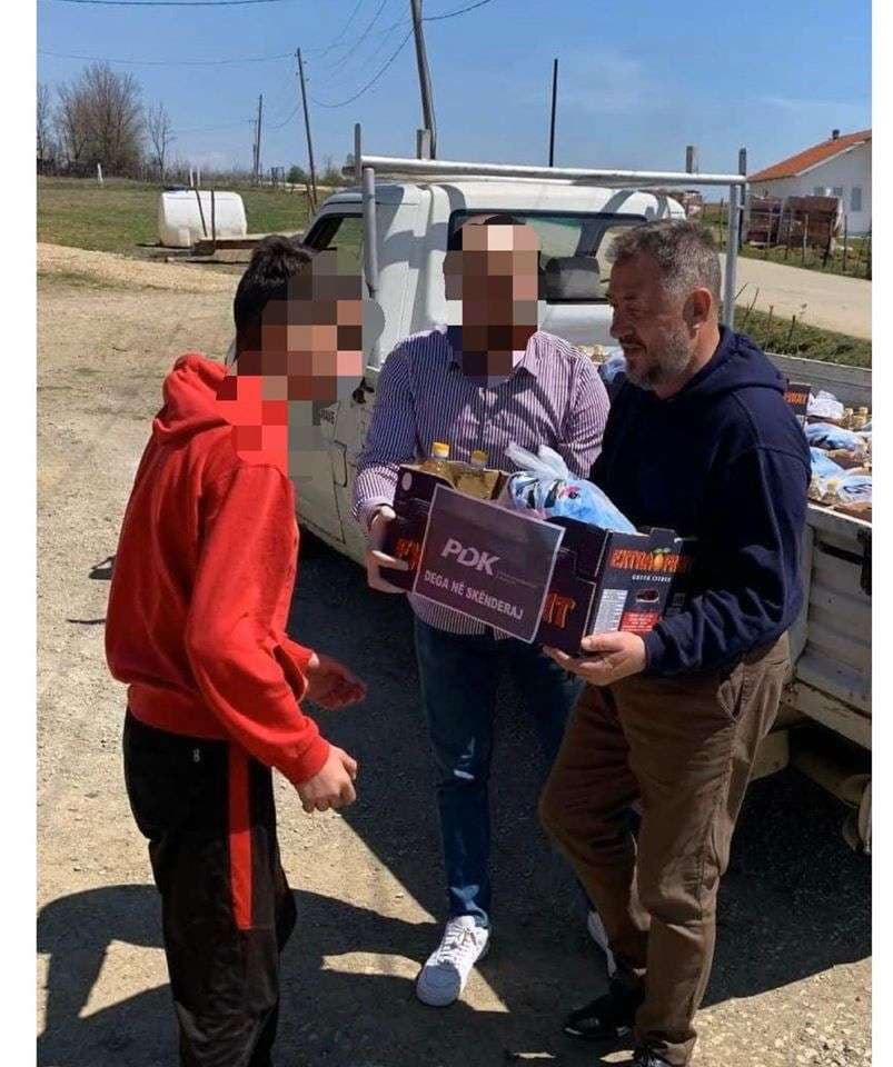 Bekim Jashari akuzon rëndë Sami Lushtakun pasi shpërndau ndihma me llogo të PDK-së (FOTO)