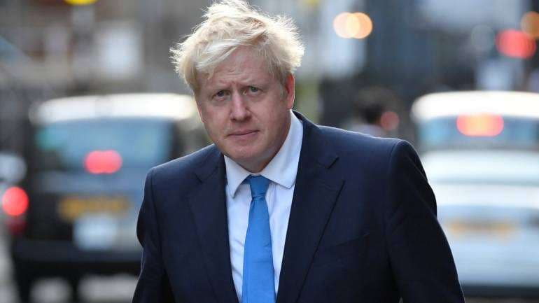 Johnson pret që 400 mijë njerëz të marrin vaksinën kundër COVID-19