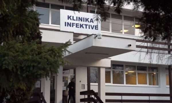 12 raste me Covid-19 të hospitalizuar në Klinikën Infektive, dy në gjendje të rënduar