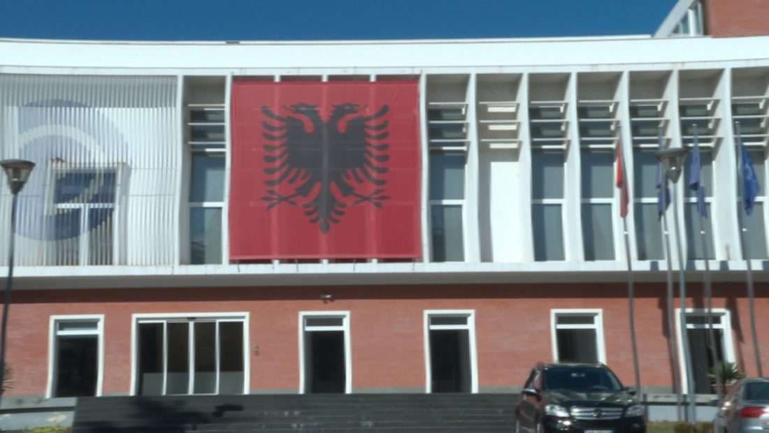 Ndalimi i pagesave të qirave për bizneset e vogla, PD: Rama nxit përplasjen sociale mes shqiptarëve