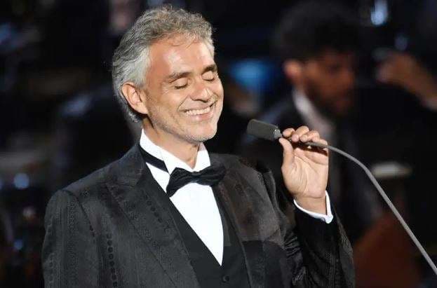 I vetëm në Duomo të Milanos, Andrea Bocelli vjen me koncertin për shpresë (VIDEO)